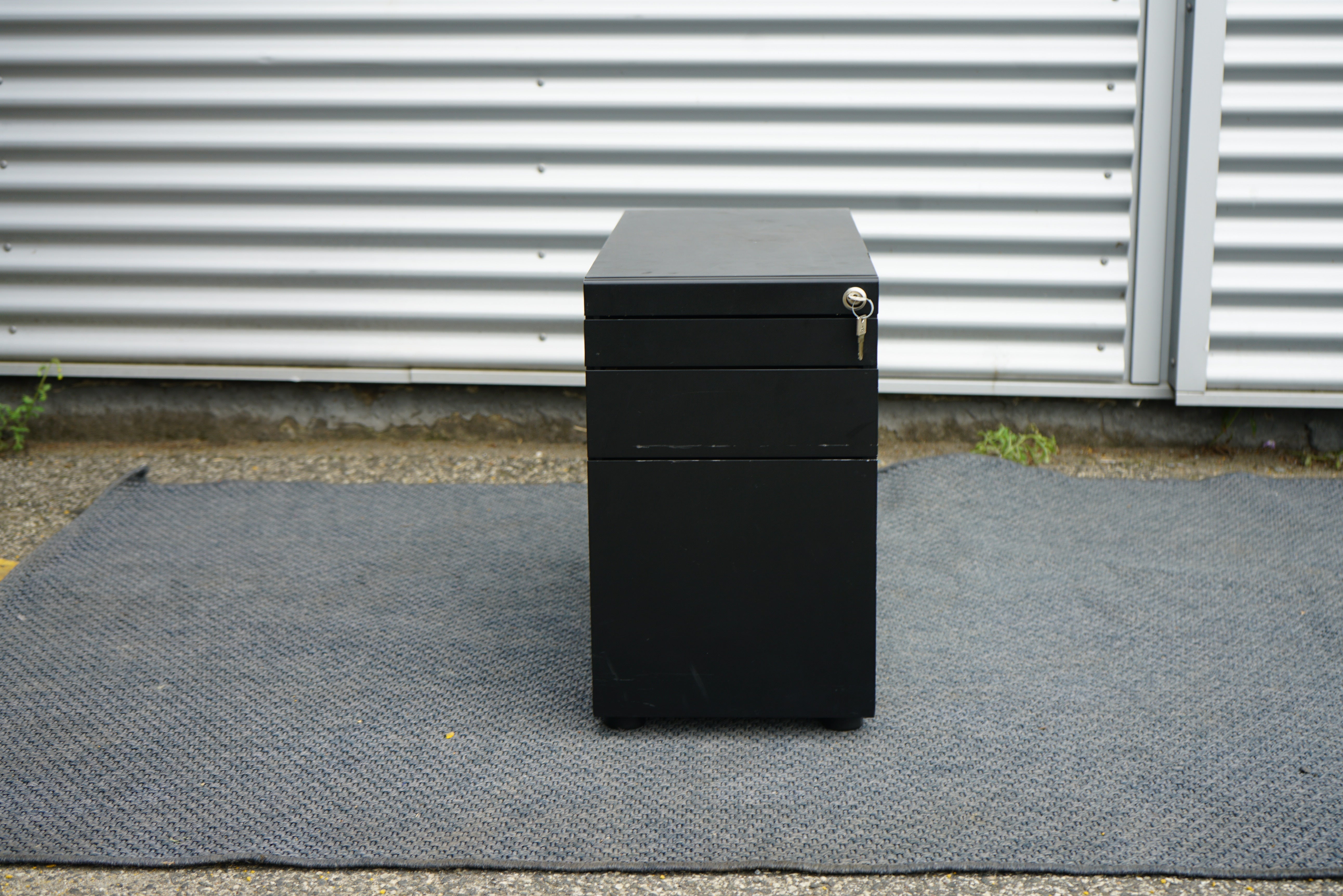 Paustian skuffeboks sort 73x32x50 cm – set forfra med lukket skuffer